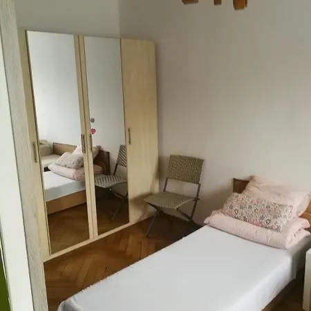 Vandrarhem Tolek *